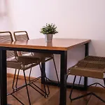 Excelente Ubicacion! Garage! Elegante Y Comodo!